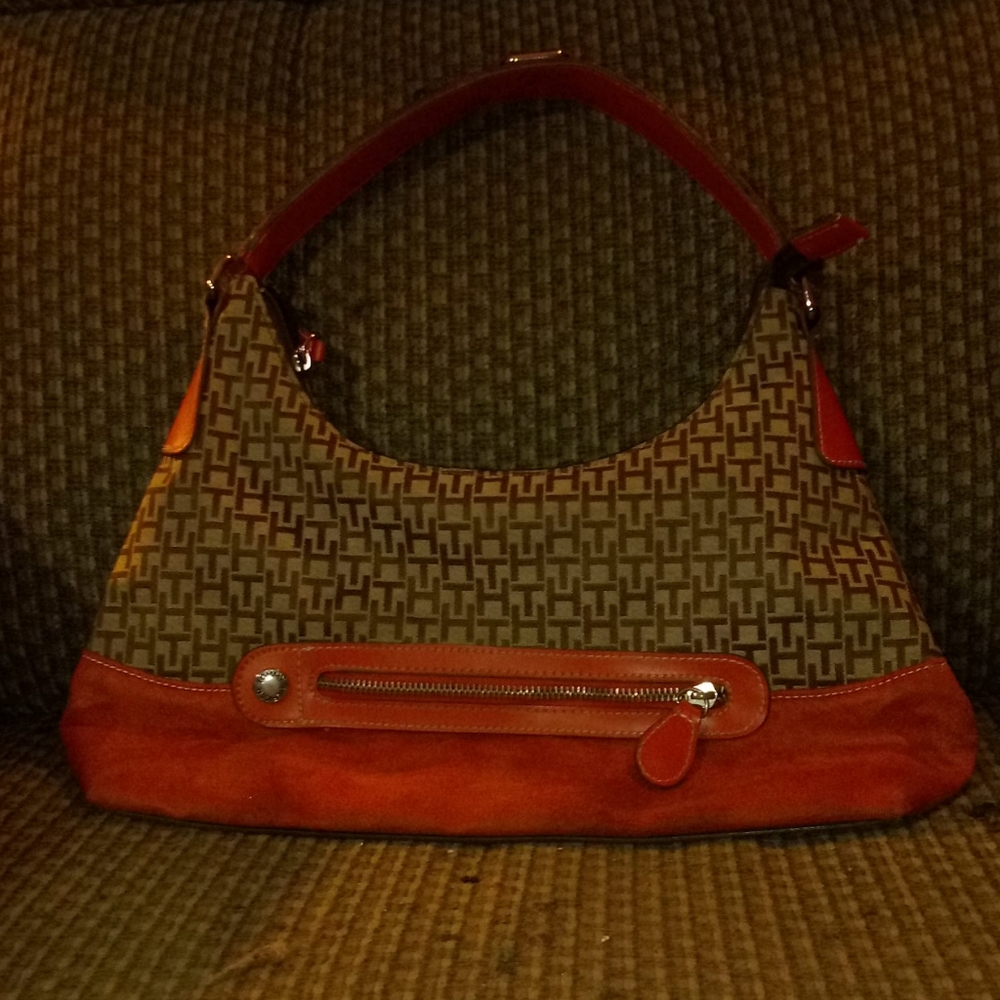 Medium size Tommy Hilfiger purse